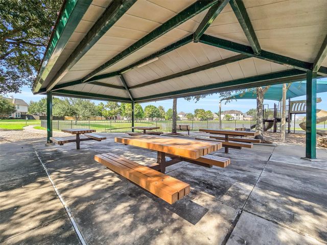 1902 Highland Point Court, Pearland, TX 77581