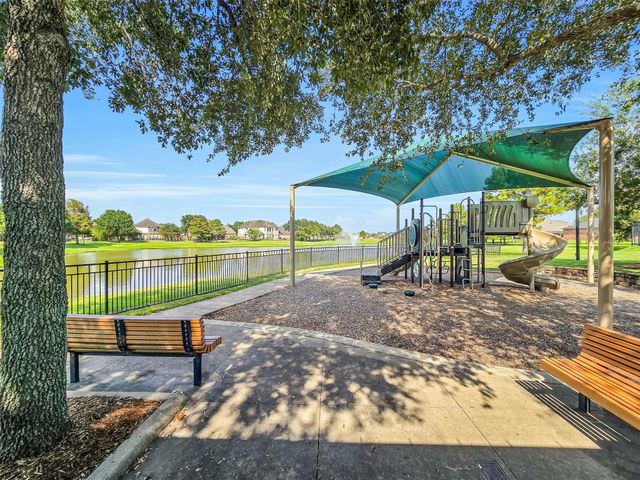 1902 Highland Point Court, Pearland, TX 77581