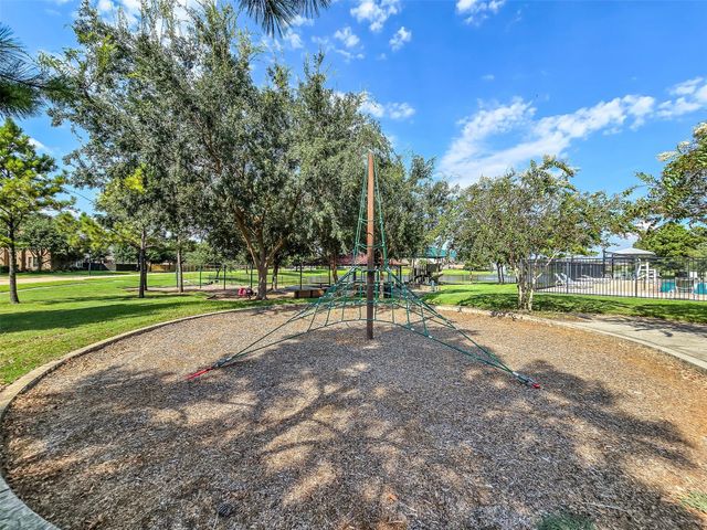 1902 Highland Point Court, Pearland, TX 77581