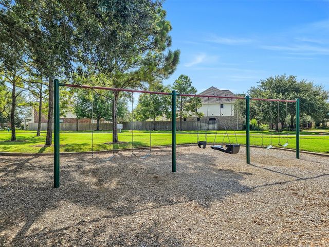 1902 Highland Point Court, Pearland, TX 77581