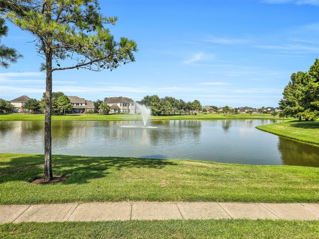 1902 Highland Point Court, Pearland, TX 77581