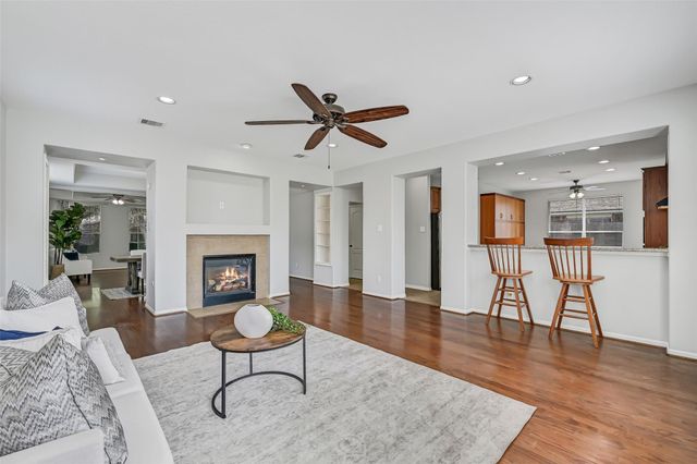 1902 Highland Point Court, Pearland, TX 77581