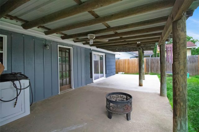 1801 Beusch Drive, Pasadena, TX 77502