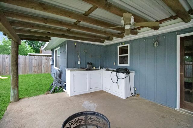 1801 Beusch Drive, Pasadena, TX 77502