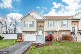 25 SCENIC DR, Hanover, PA 17331