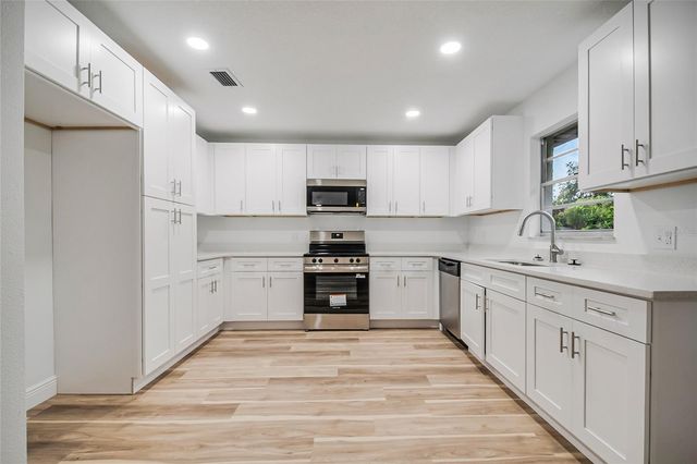 5232 CRISFIELD COURT, Orlando, FL 32808