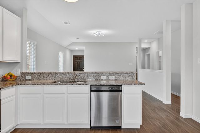 1601 Luke Street, Ennis, TX 75119