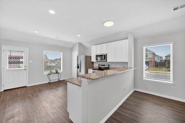 1601 Luke Street, Ennis, TX 75119