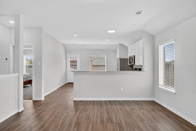 1601 Luke Street, Ennis, TX 75119