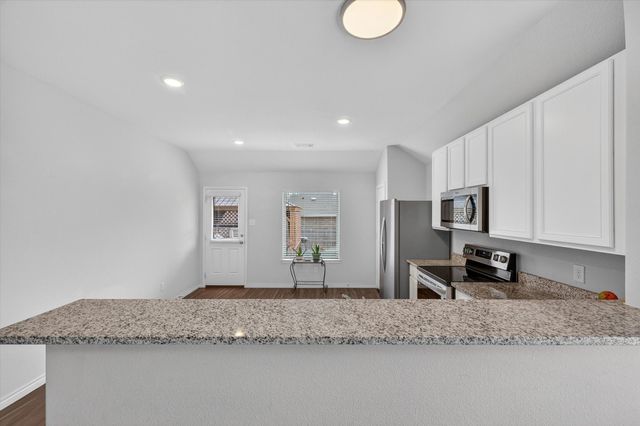 1601 Luke Street, Ennis, TX 75119