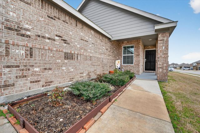 1601 Luke Street, Ennis, TX 75119