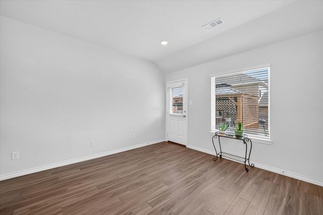 1601 Luke Street, Ennis, TX 75119