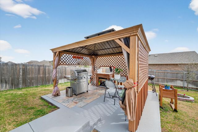 1601 Luke Street, Ennis, TX 75119