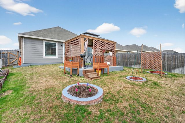 1601 Luke Street, Ennis, TX 75119