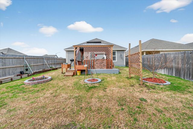 1601 Luke Street, Ennis, TX 75119