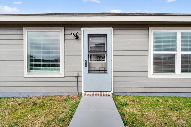 1601 Luke Street, Ennis, TX 75119