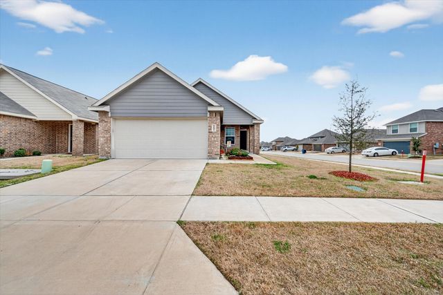 1601 Luke Street, Ennis, TX 75119