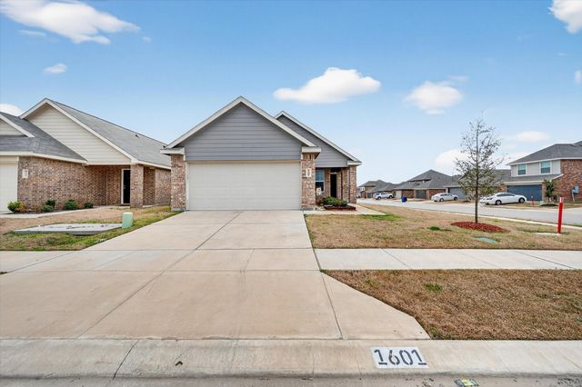 1601 Luke Street, Ennis, TX 75119