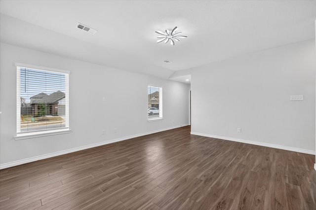 1601 Luke Street, Ennis, TX 75119