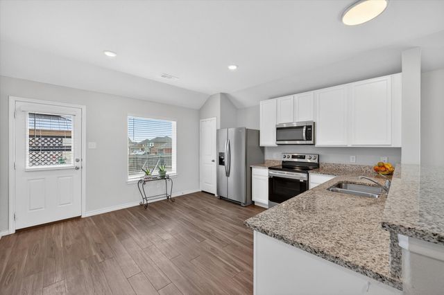 1601 Luke Street, Ennis, TX 75119