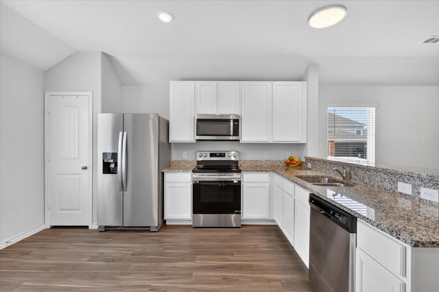 1601 Luke Street, Ennis, TX 75119