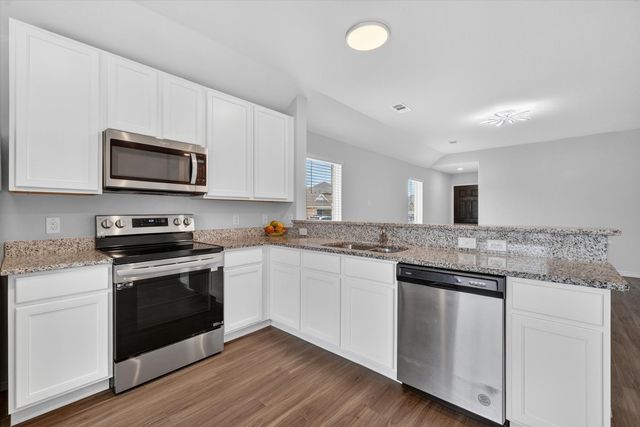 1601 Luke Street, Ennis, TX 75119