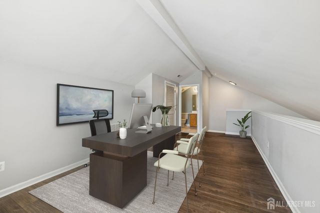 21 Park Square, Metuchen, NJ 08840