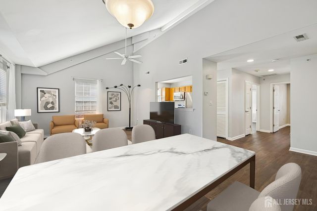 21 Park Square, Metuchen, NJ 08840