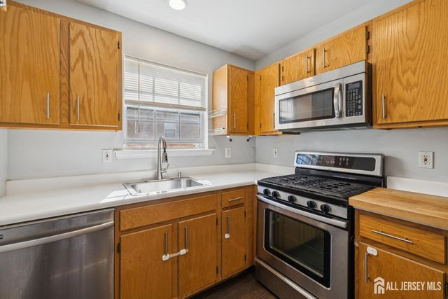 21 Park Square, Metuchen, NJ 08840