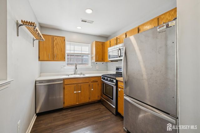 21 Park Square, Metuchen, NJ 08840