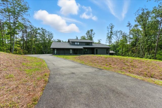 500 Brown Deer Drive, Talking Rock, GA 30175