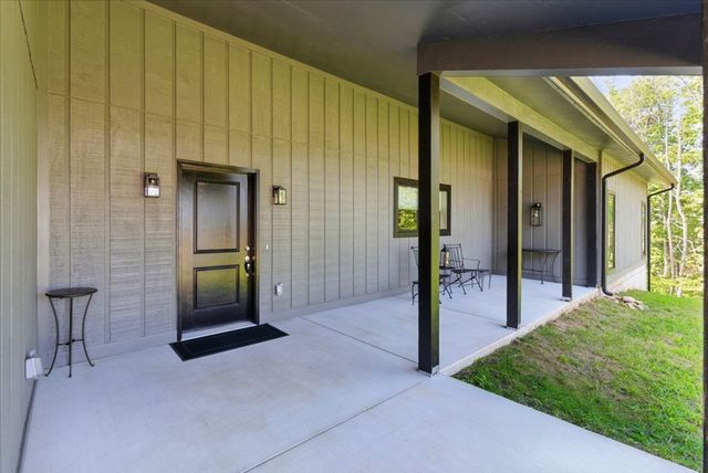 500 Brown Deer Drive, Talking Rock, GA 30175