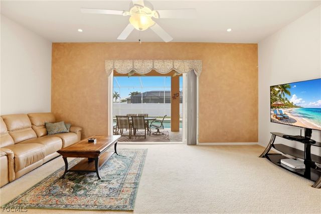 1006 SW 22nd TER, Cape Coral, FL 33991