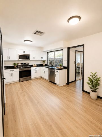 6807 WINTER LAKE ST, San Antonio, TX 78244