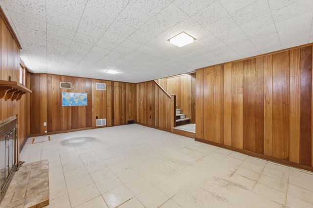 329 S Glendale Ave, Wichita, KS 67218