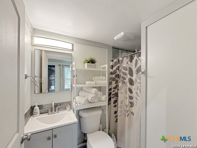 1660 Westview Court Court, Canyon Lake, TX 78133
