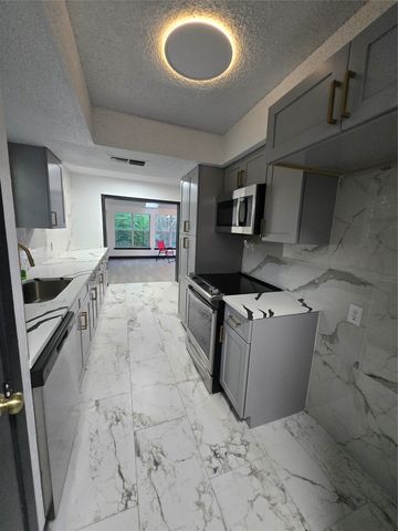 715 N Deerfield Circle, Arlington, TX 76015