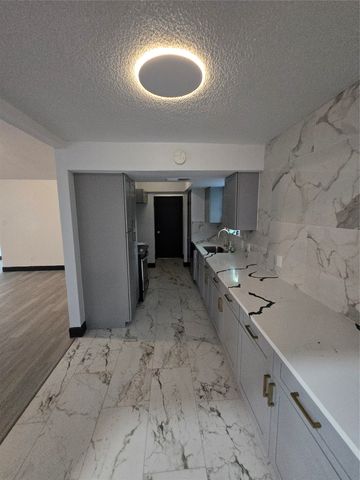 715 N Deerfield Circle, Arlington, TX 76015