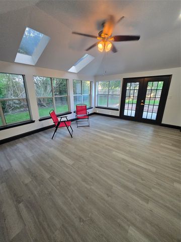 715 N Deerfield Circle, Arlington, TX 76015