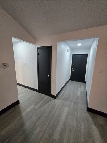 715 N Deerfield Circle, Arlington, TX 76015