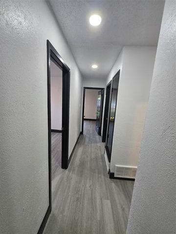 715 N Deerfield Circle, Arlington, TX 76015