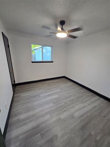 715 N Deerfield Circle, Arlington, TX 76015