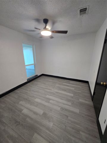715 N Deerfield Circle, Arlington, TX 76015