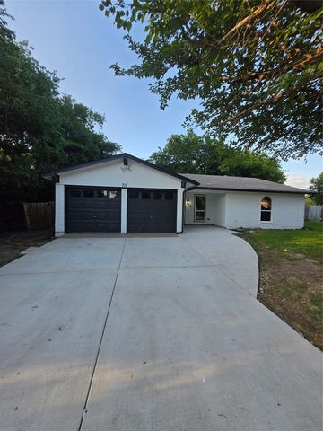 715 N Deerfield Circle, Arlington, TX 76015