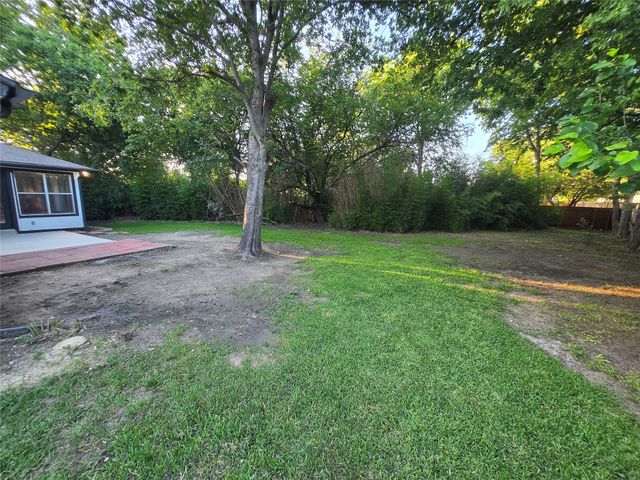 715 N Deerfield Circle, Arlington, TX 76015