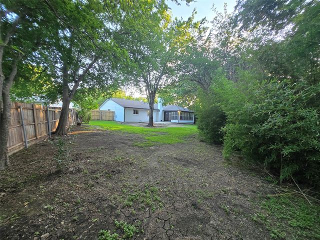 715 N Deerfield Circle, Arlington, TX 76015