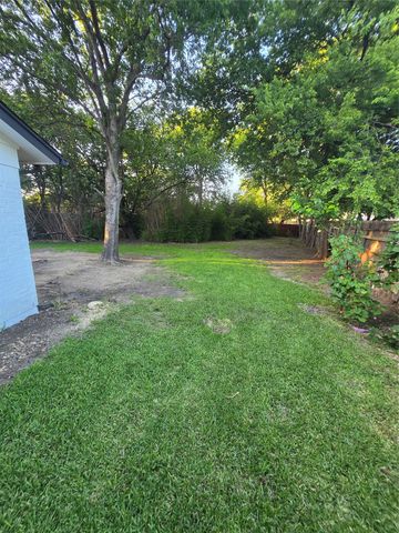 715 N Deerfield Circle, Arlington, TX 76015