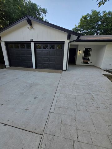 715 N Deerfield Circle, Arlington, TX 76015