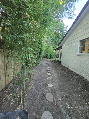 715 N Deerfield Circle, Arlington, TX 76015