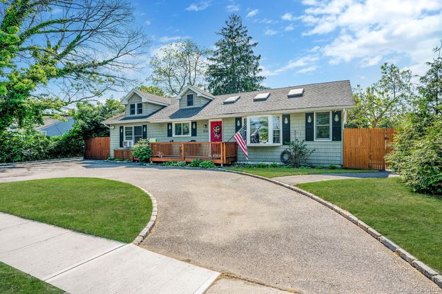 1096 Manor Lane, Bay Shore, NY 11706